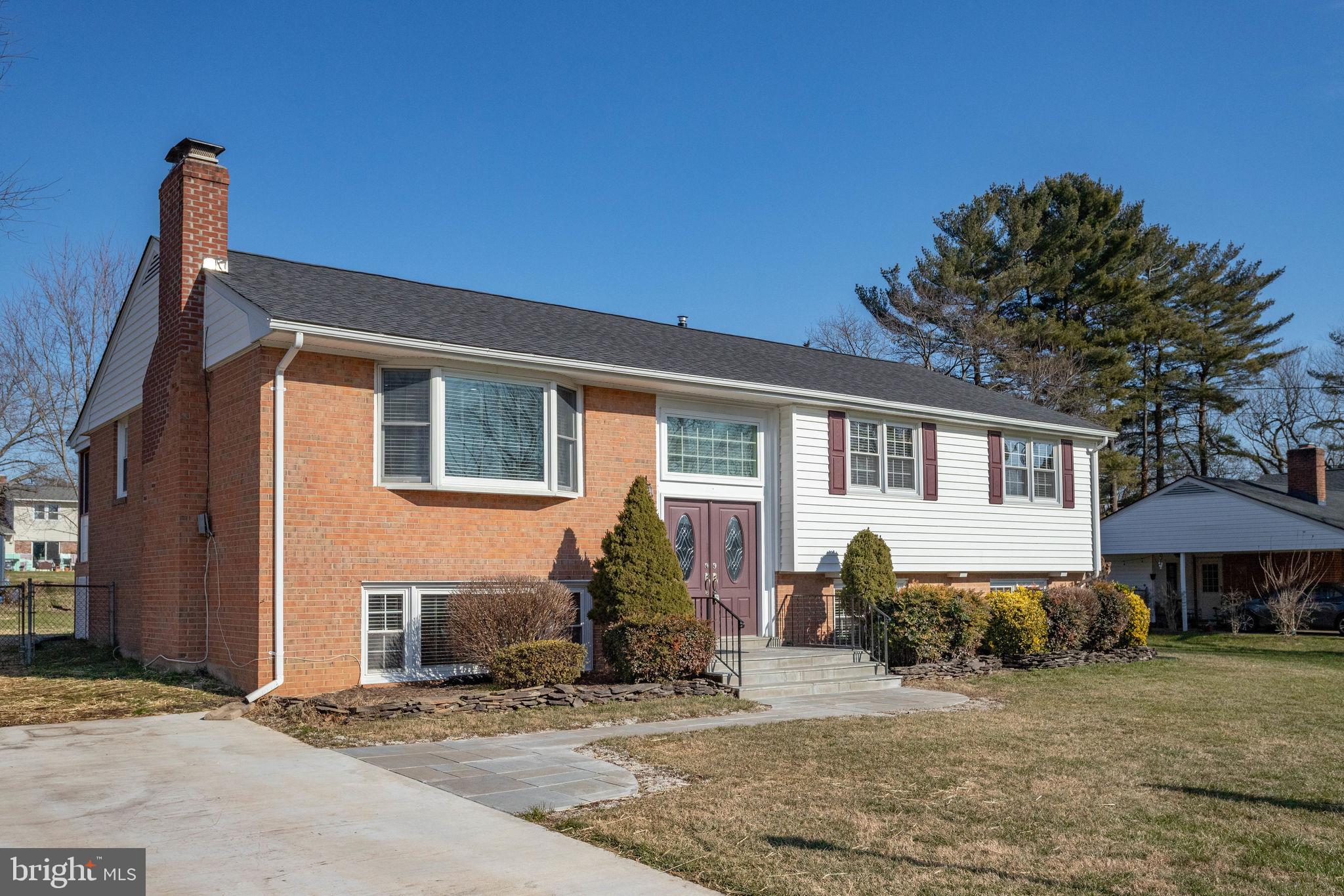 COUNTRY CLUB VIEW - Residential