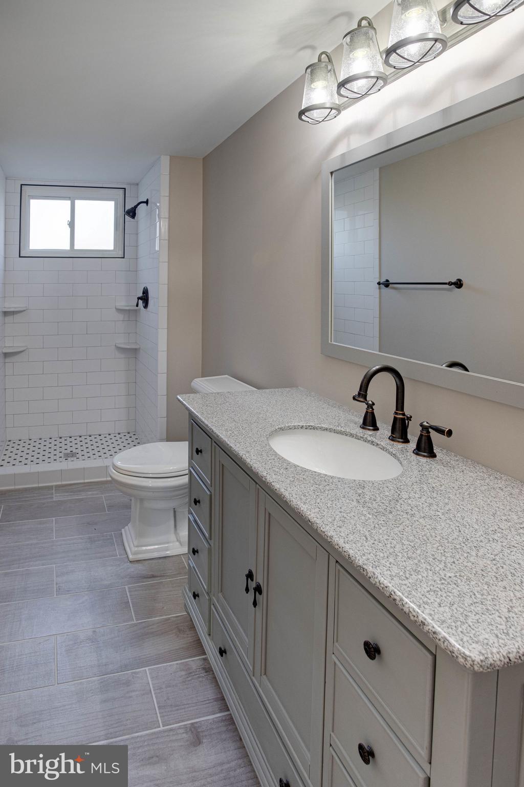 COUNTRY CLUB VIEW - Residential