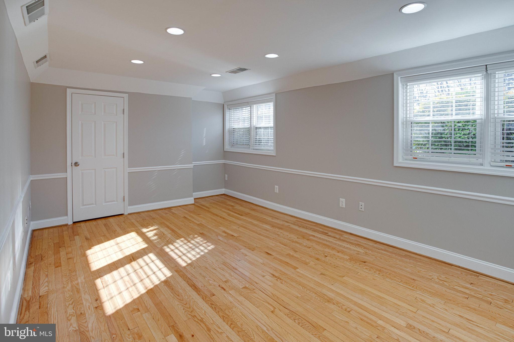 COUNTRY CLUB VIEW - Residential