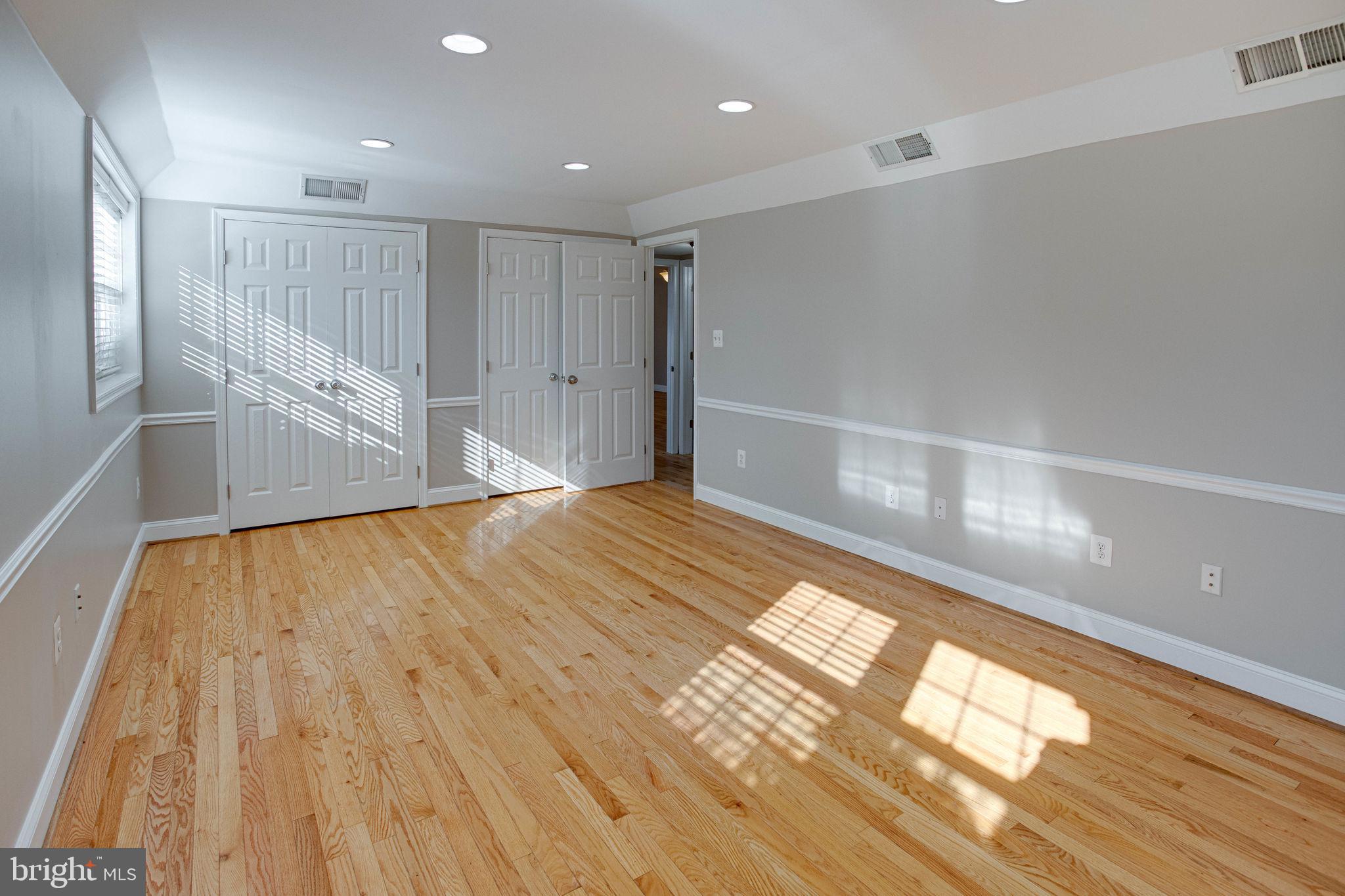 COUNTRY CLUB VIEW - Residential