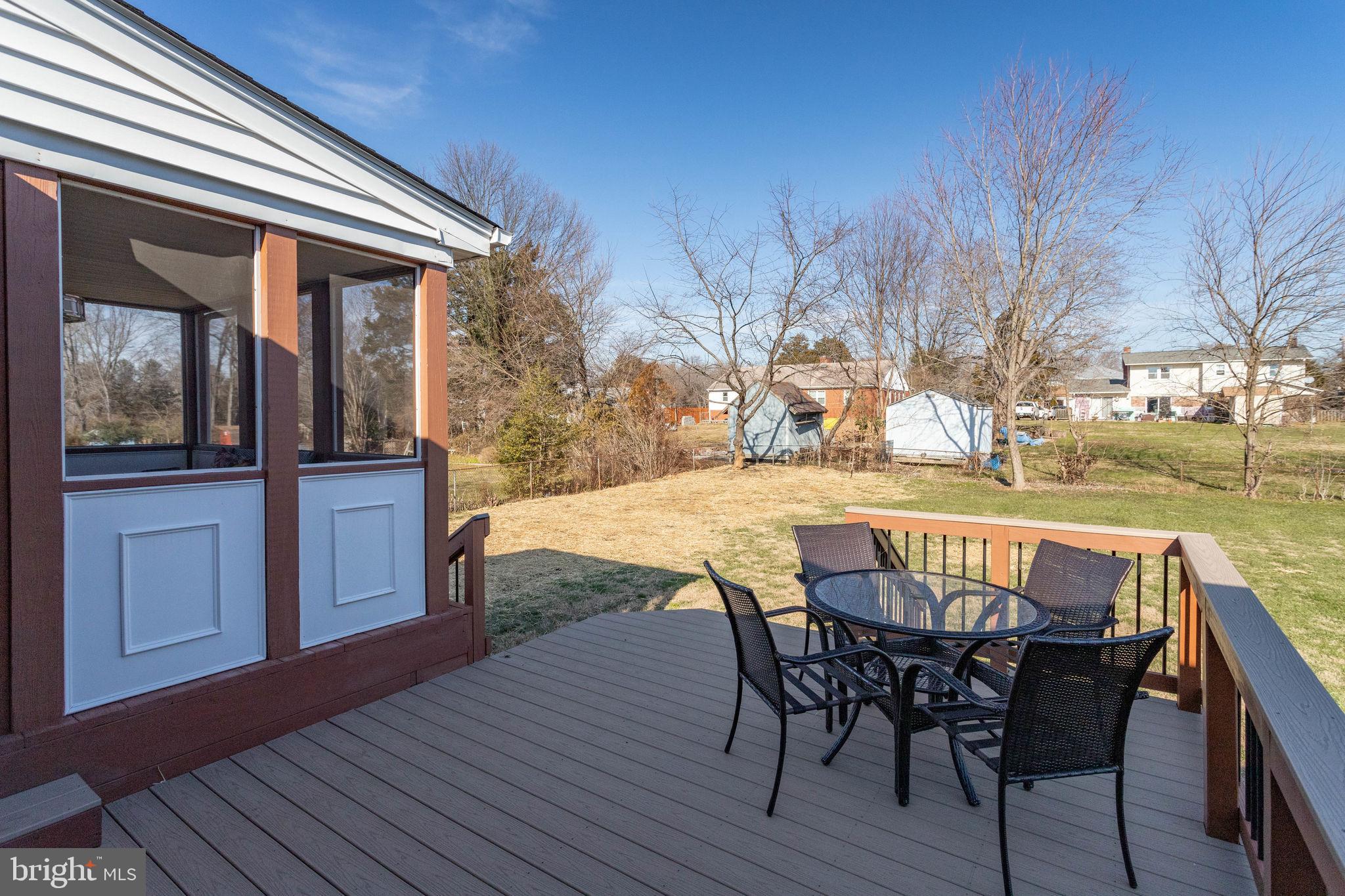 COUNTRY CLUB VIEW - Residential