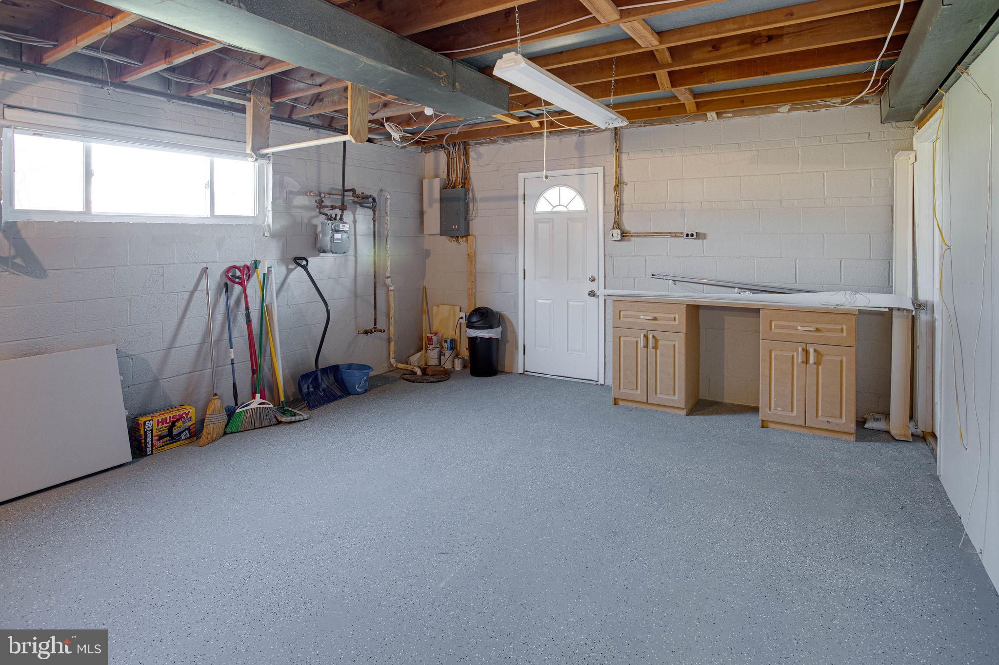 COUNTRY CLUB VIEW - Residential