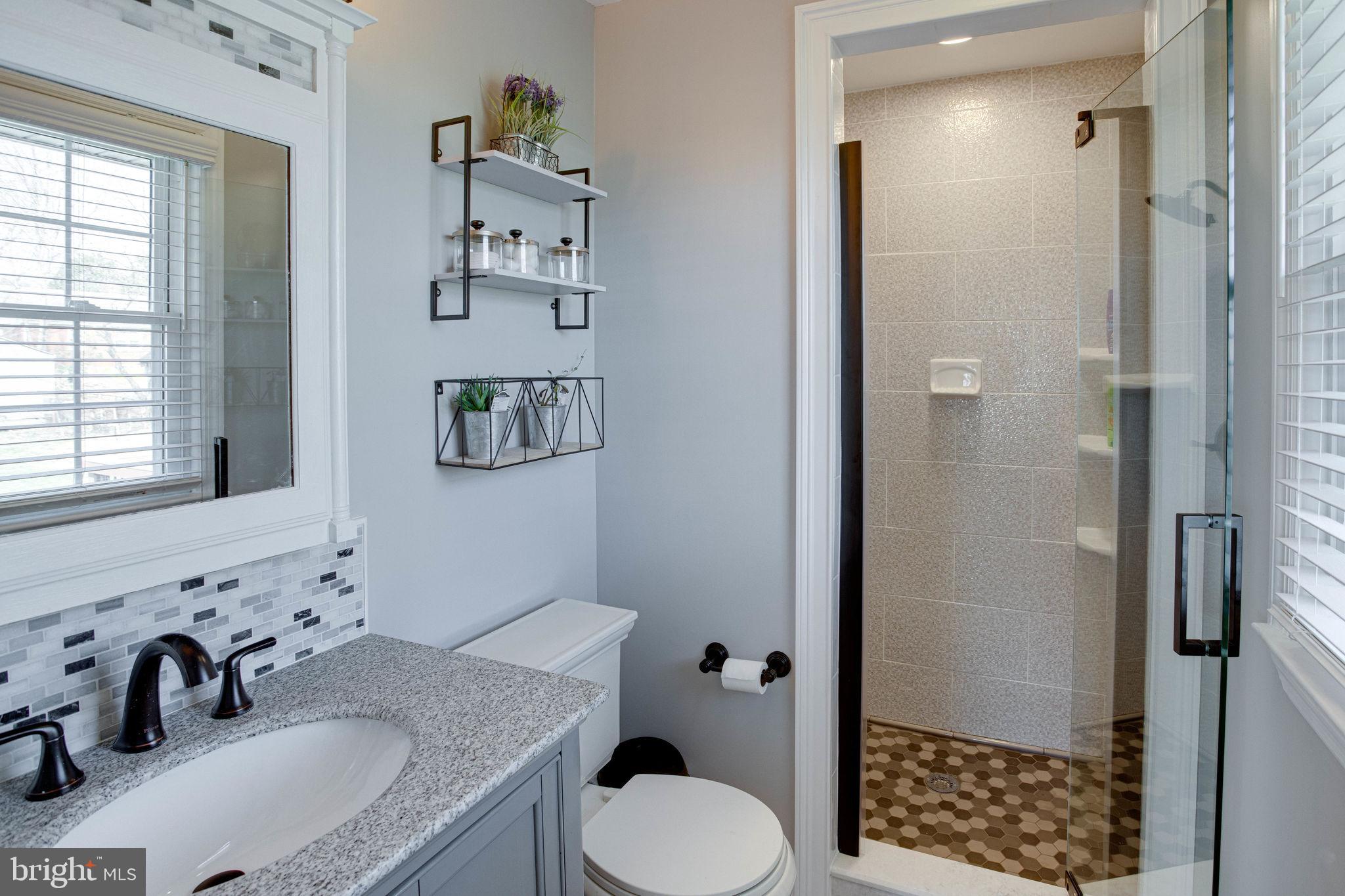 COUNTRY CLUB VIEW - Residential