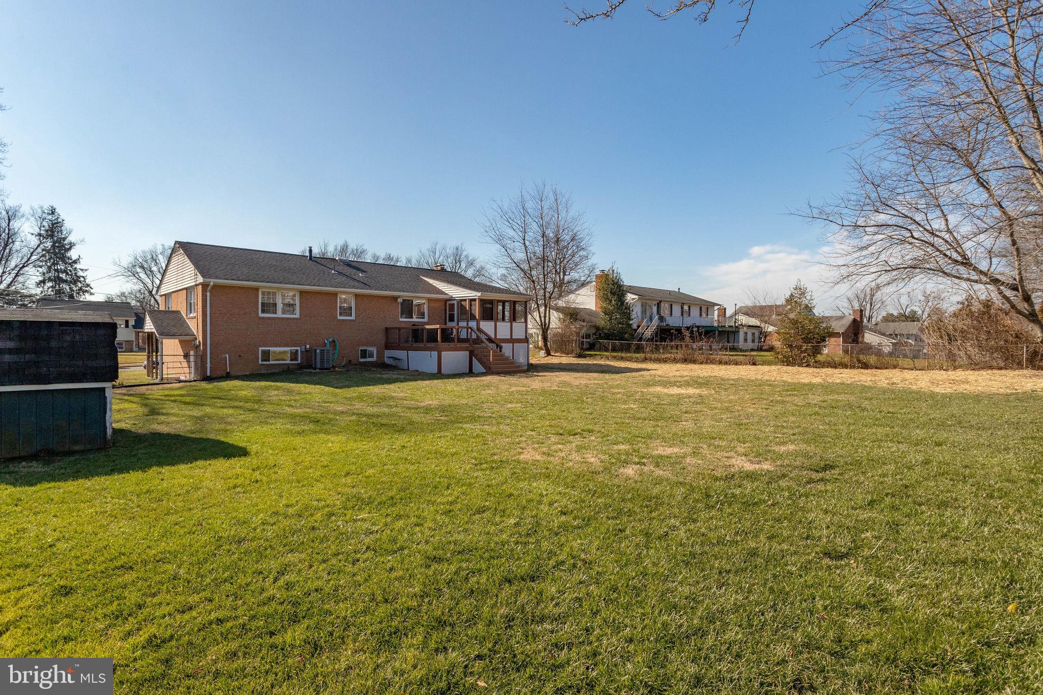 COUNTRY CLUB VIEW - Residential