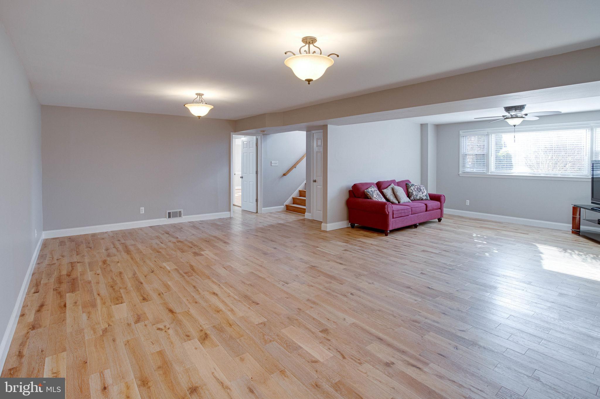 COUNTRY CLUB VIEW - Residential