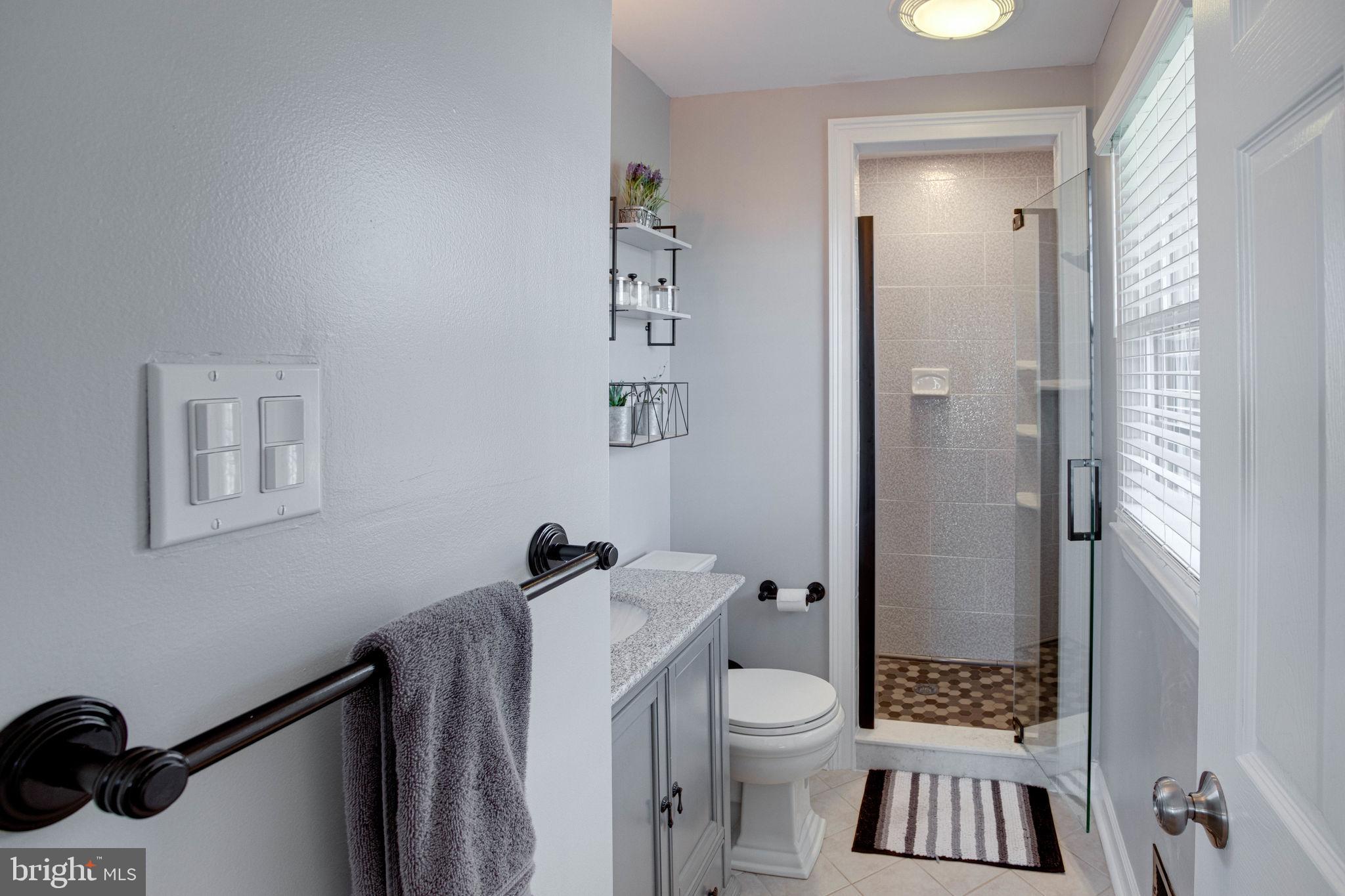 COUNTRY CLUB VIEW - Residential