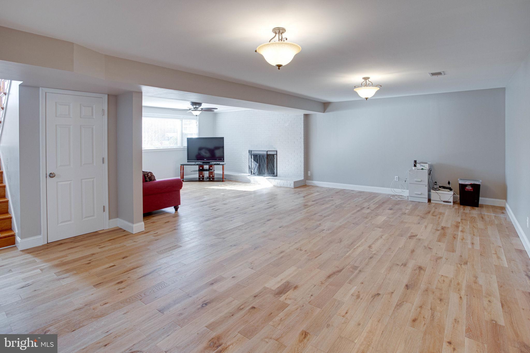 COUNTRY CLUB VIEW - Residential