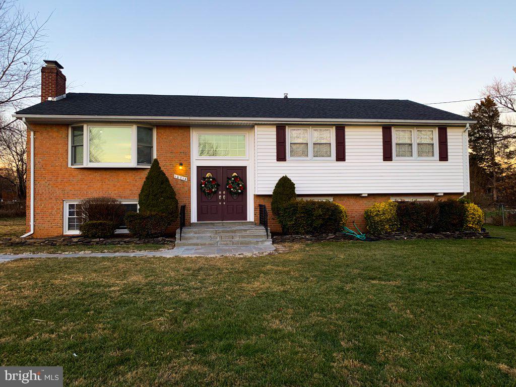 COUNTRY CLUB VIEW - Residential