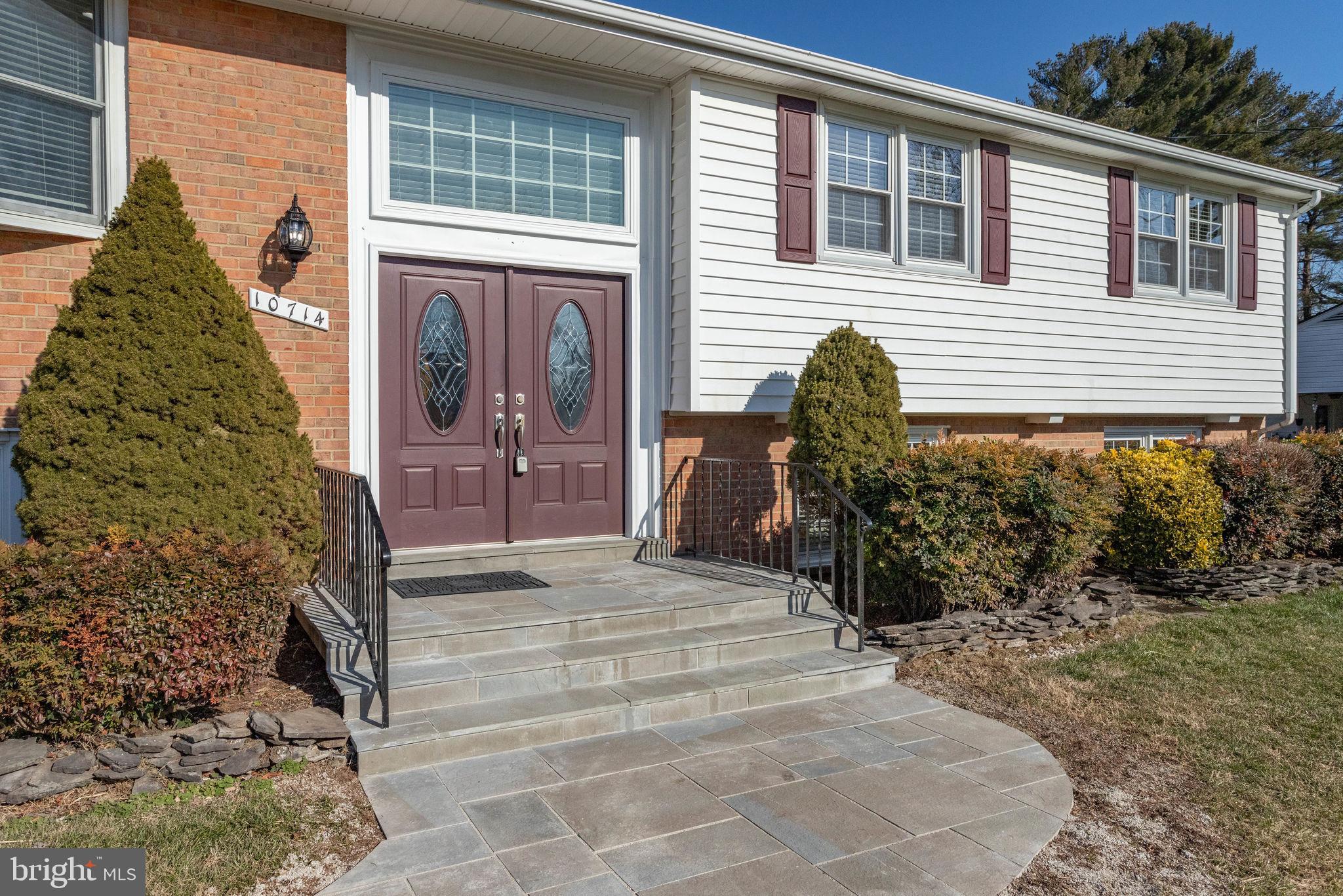 COUNTRY CLUB VIEW - Residential