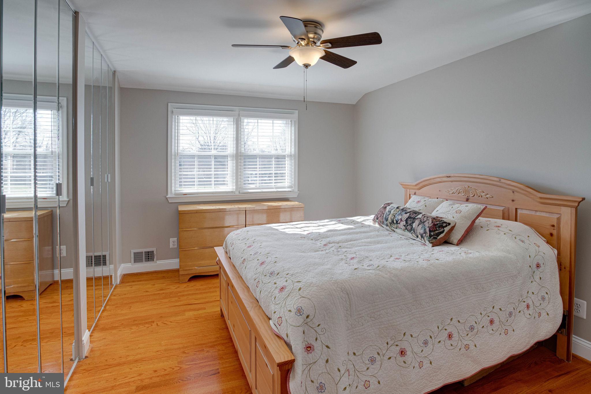 COUNTRY CLUB VIEW - Residential