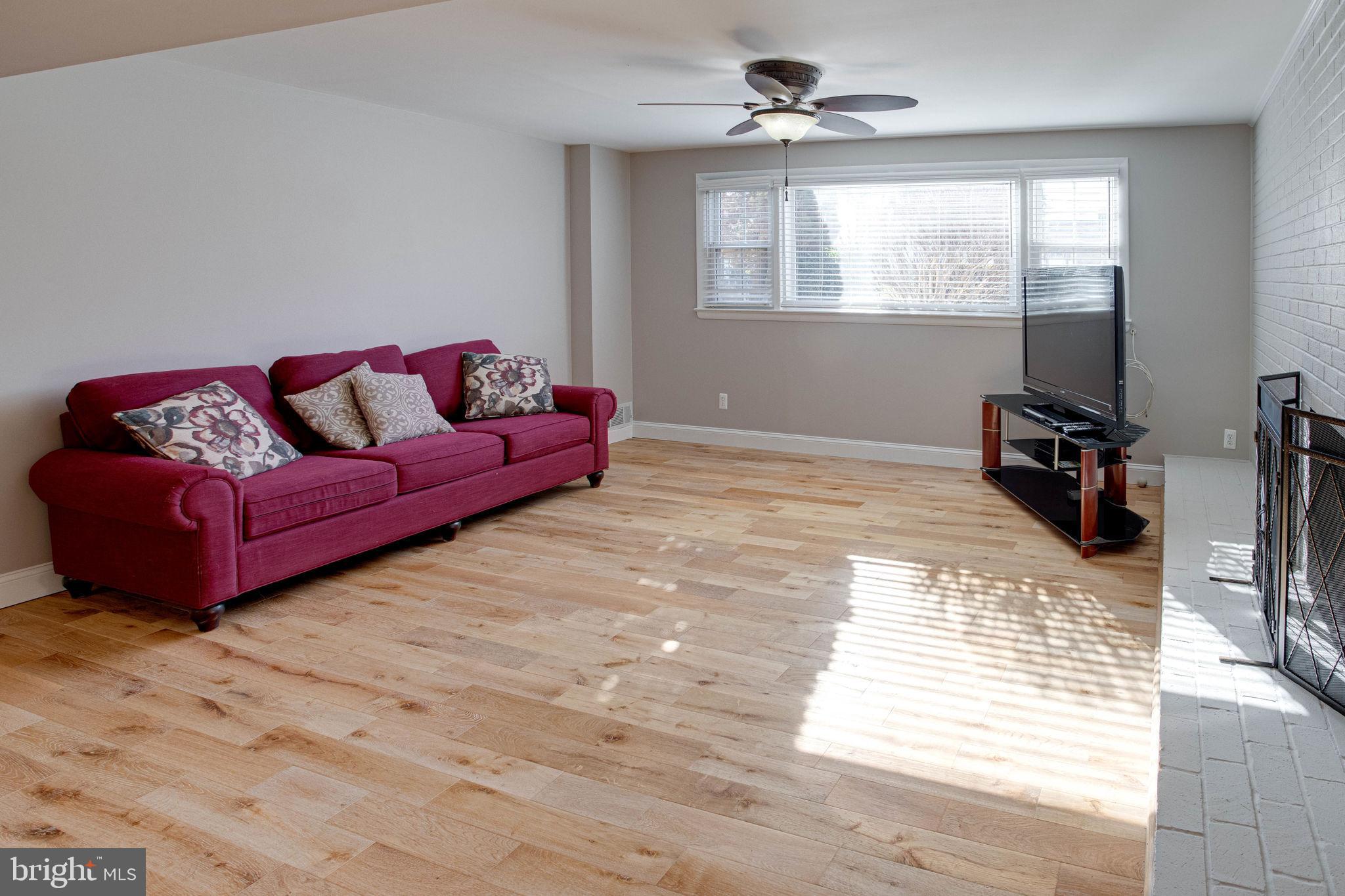 COUNTRY CLUB VIEW - Residential