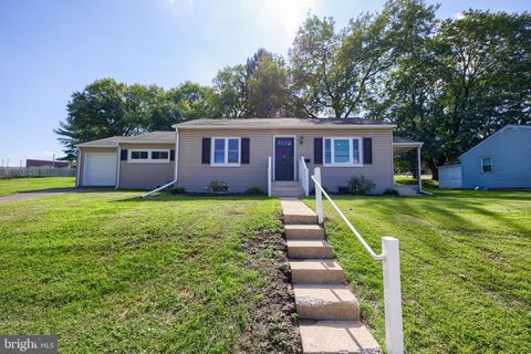 Photo of 15 Circle Road, MILLERSVILLE, PA 17551 (MLS # PALA2076246)