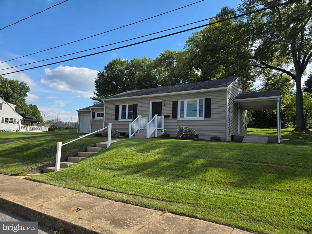 Photo of 15 Circle Road, MILLERSVILLE, PA 17551 (MLS # PALA2076246)