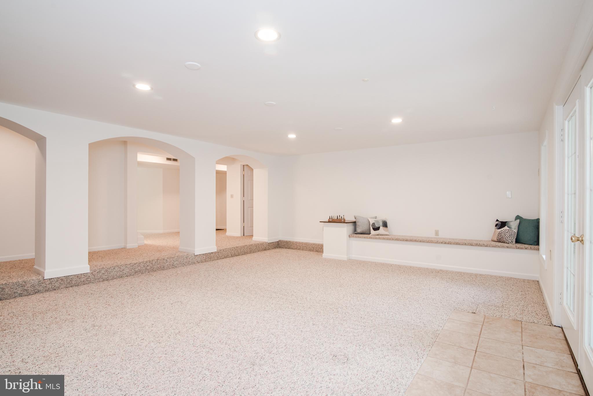 RIVERSIDE ACRES - Residential