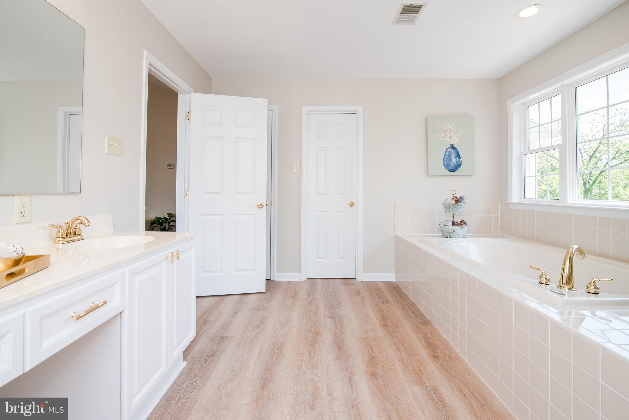 RIVERSIDE ACRES - Residential