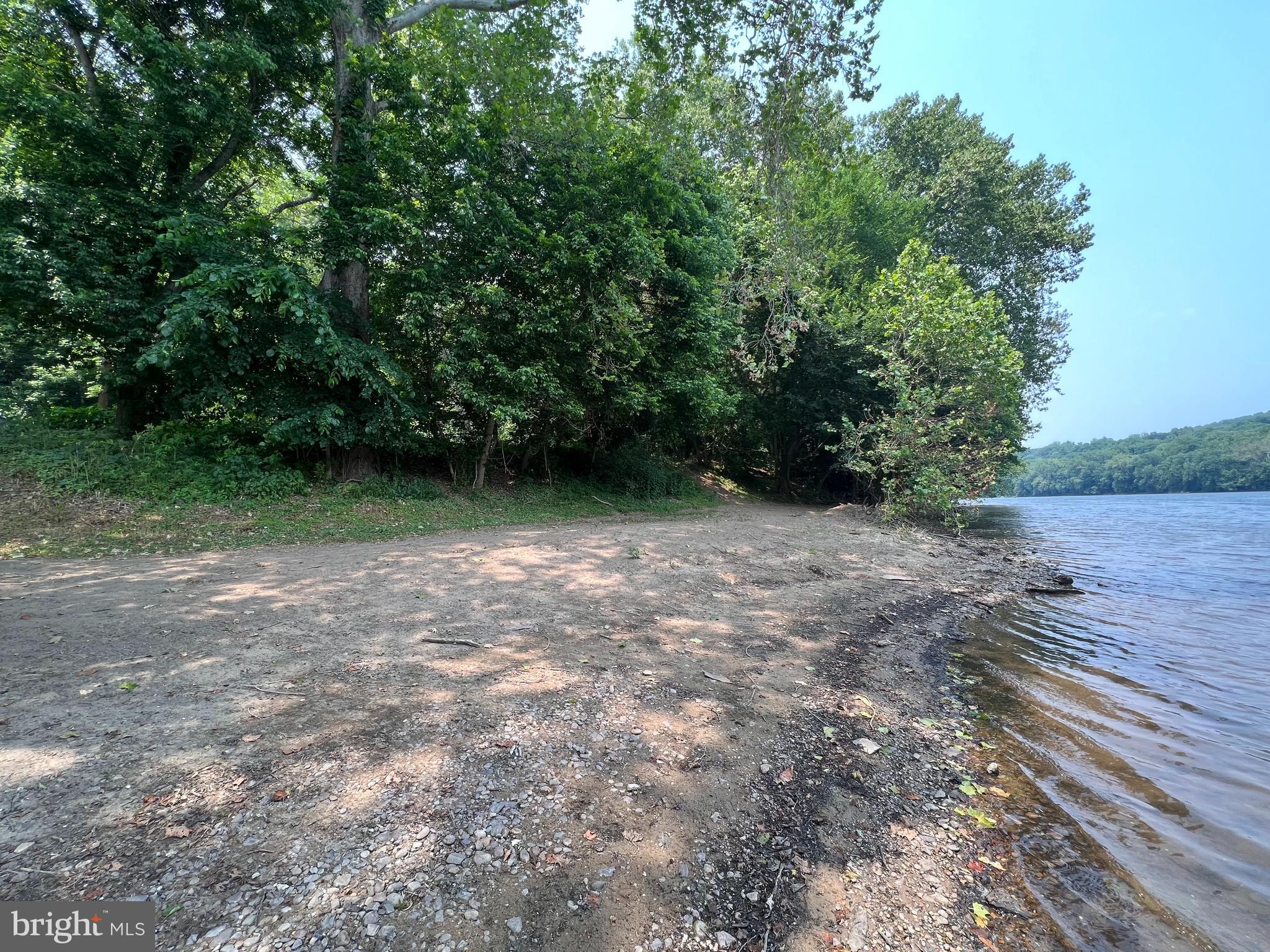 RIVERSIDE ACRES - Residential