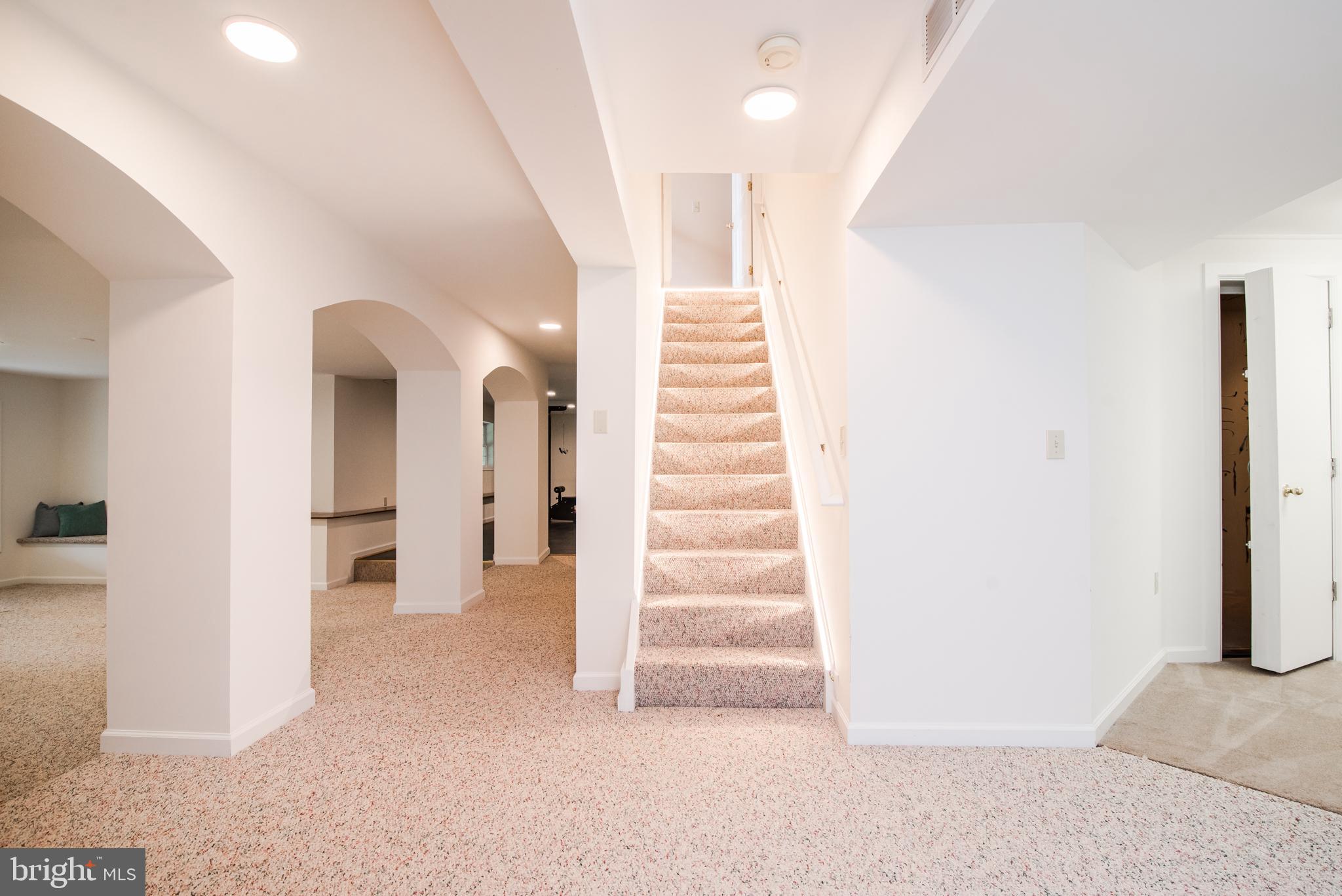 RIVERSIDE ACRES - Residential