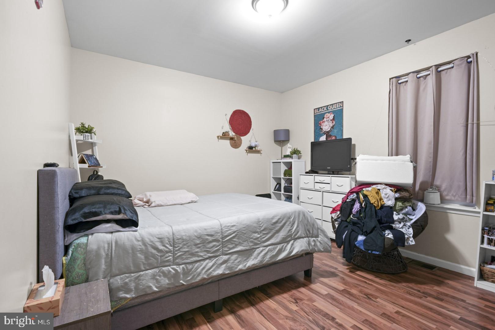 UNIVERSITY CITY - Residential Income