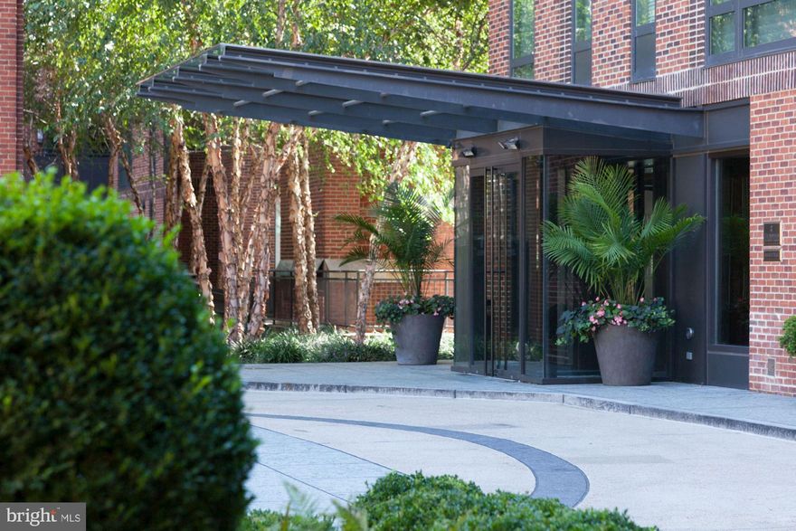 Boasting scenic views of the Potomac while enjoying the amenities and prime location of The Ritz-Carlton, Georgetown, this Penthouse unit with10 ft ceilings and an open floor plan features expansive Living Room, Library, Office, formal Dining Room and Eat-in Chef's Kitchen. Primary Suite enjoys spacious walk-in Closet and en-suite Bath, Bedroom #2 with en-suite Bath. Complete with 2 parking spaces and 1 storage unit.