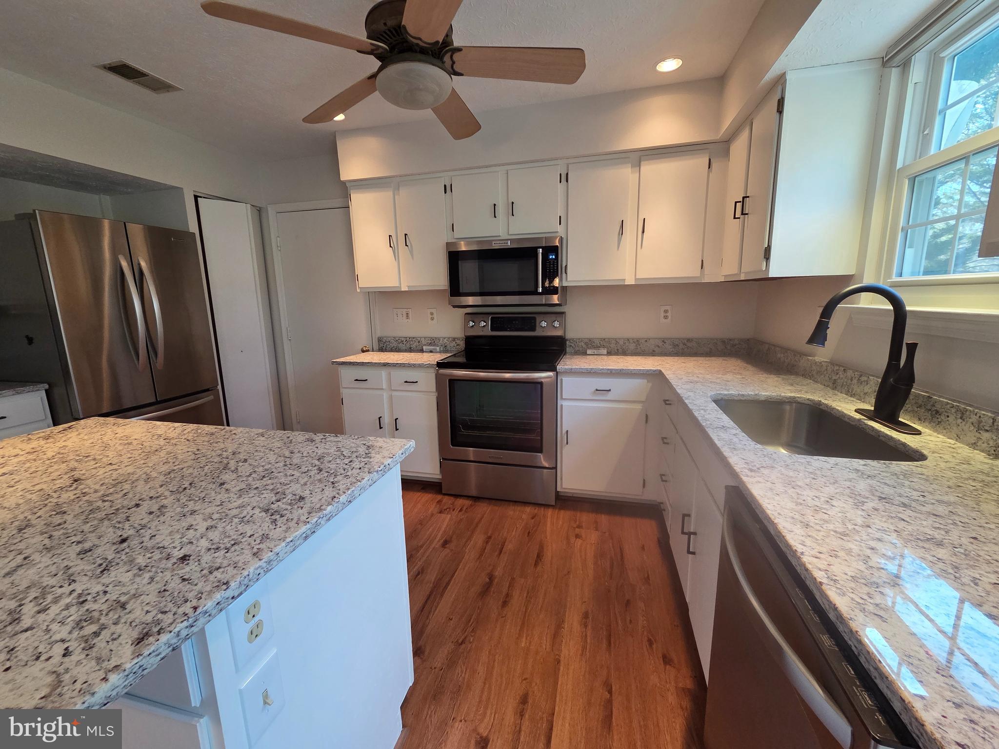 BAY COUNTRY - Residential