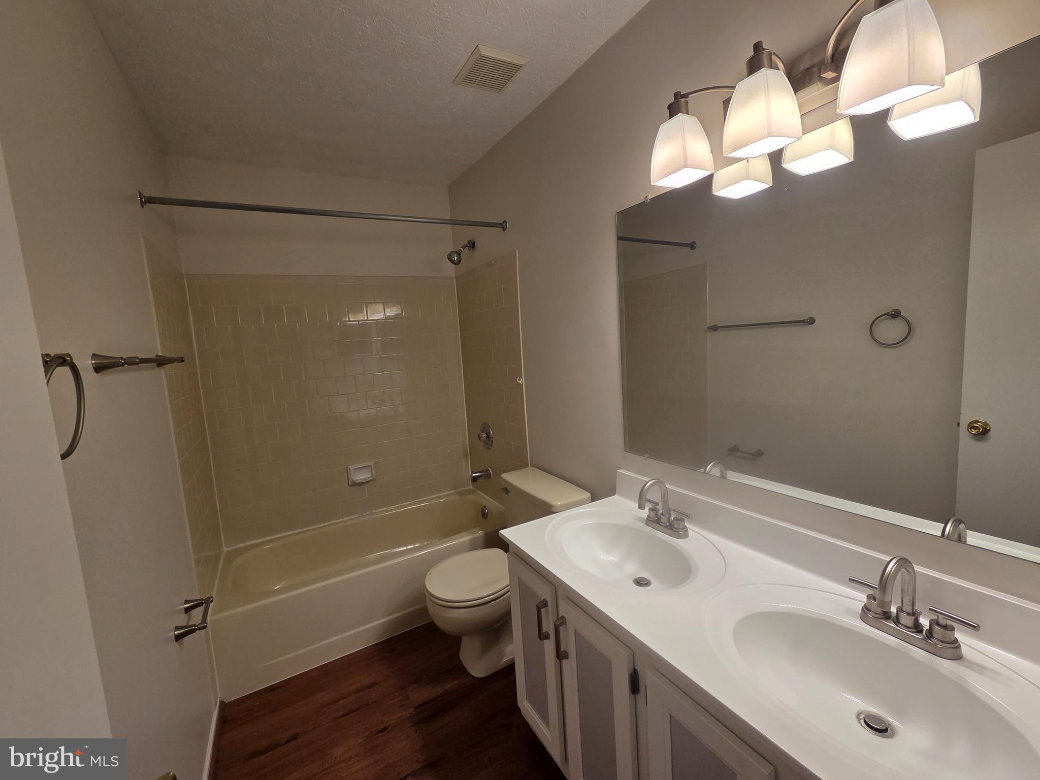 BAY COUNTRY - Residential