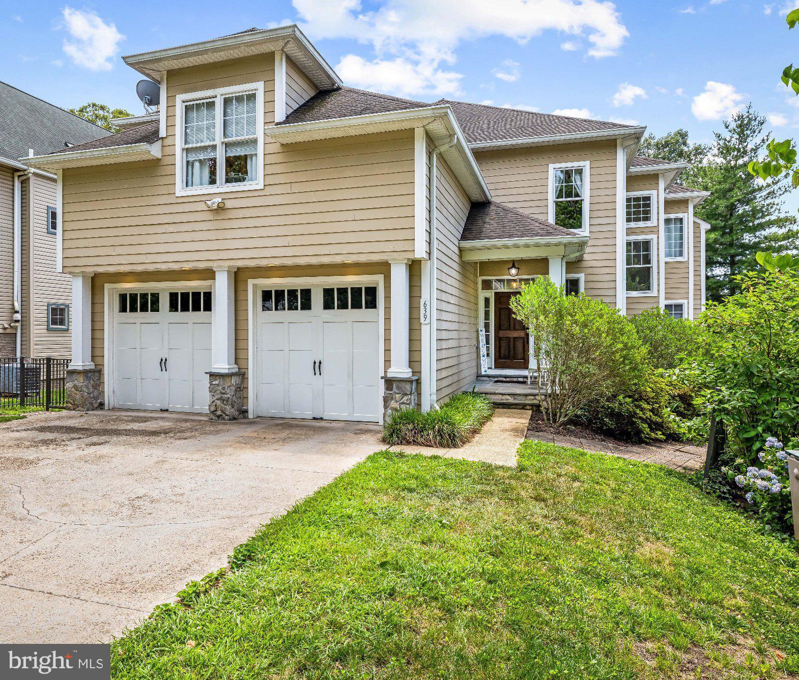639 HONEYSUCKLE LANE