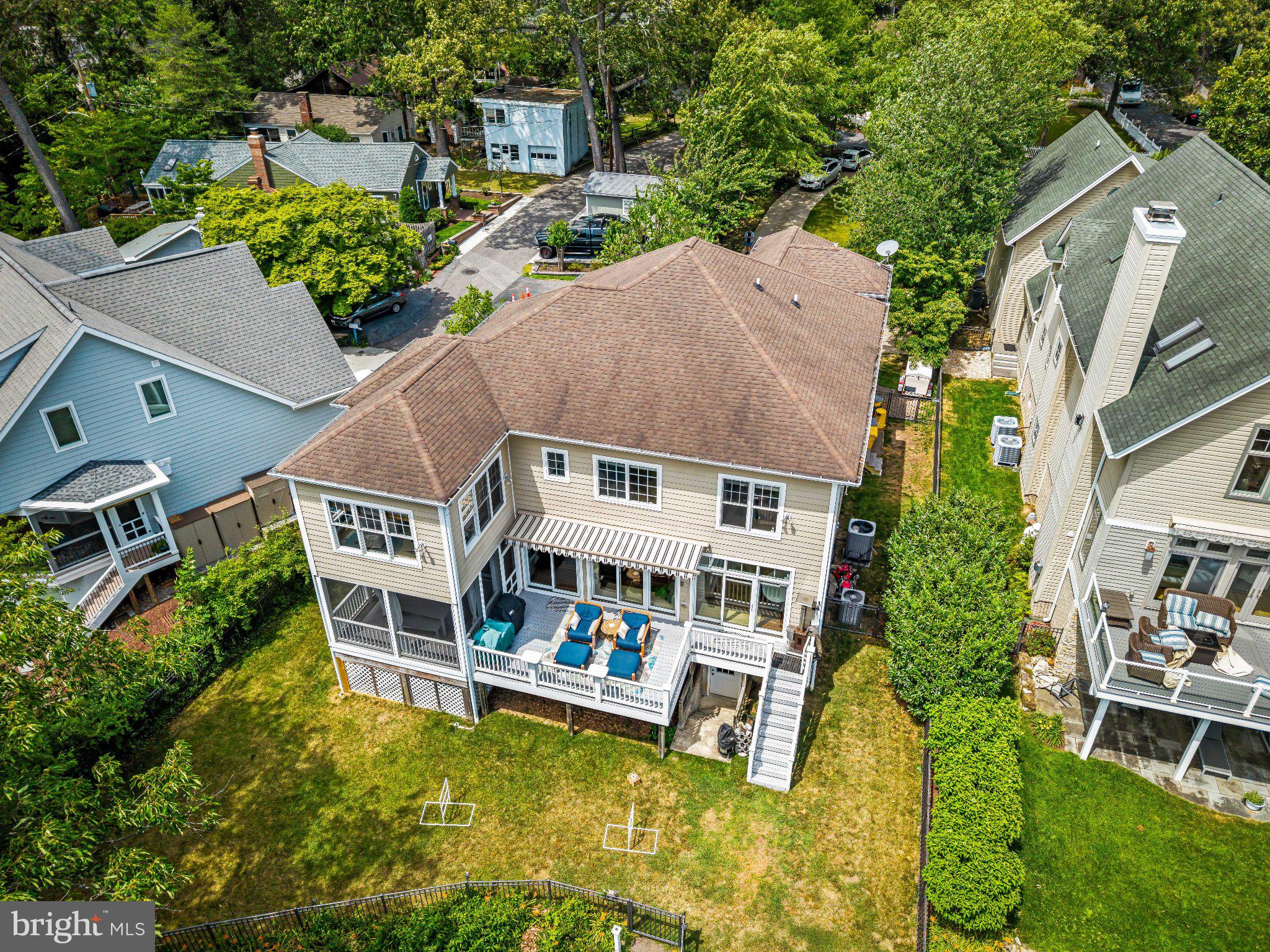 639 HONEYSUCKLE LANE