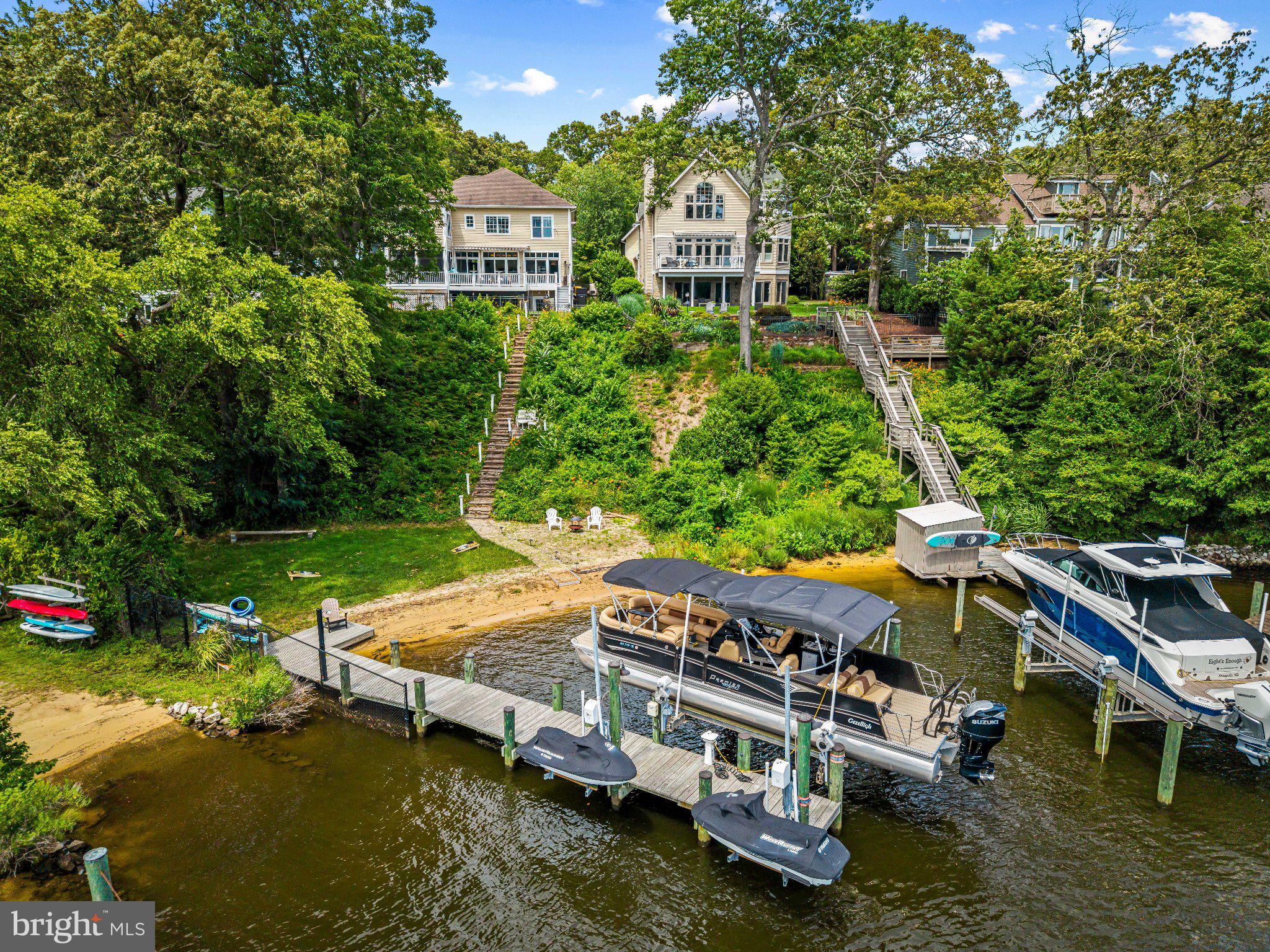 639 HONEYSUCKLE LANE