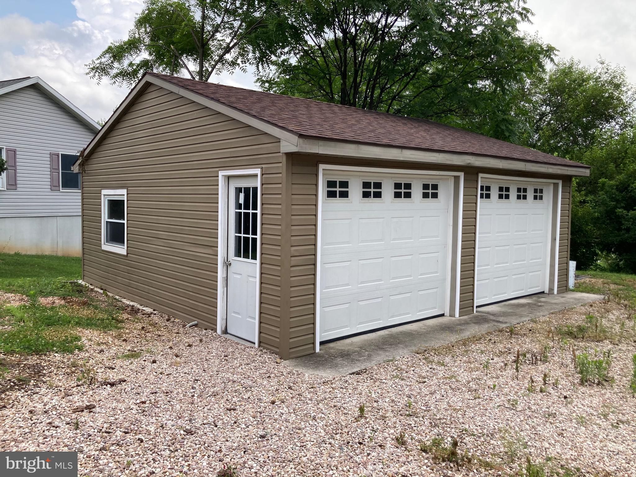 1054 HEATHER DRIVE