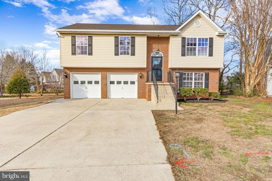 Seller is requesting all applicants over 18 to  have a credit score of 650 or higher.  Please No Pets allowed, please do not even ask.  This Beautiful single family  split-level foyer, is located on a quiet cul-de-sac, the family-oriented Dorchester subdivision. It features a renovated kitchen with 42-inch cabinets and granite counter tops, new stainless steel appliances, 3 bedrooms, 2 ½ baths, large above ground lower level family room, washer and dryer, 2-car attached garage (22' x 23') with garage door openers and a beautifully stained deck (12 x 20).  This  home  includes an outdoor shed.  The roof was replaced in 2012. The lower level family room could be converted into a bedroom if needed with separate rear entrance.  Laundry room and single bathroom on lower level.   Many upgraded features to include new lighting fixtures, all rooms have been freshly painted, new ADT Alarm System, custom blinds and Harwood on stairs, hall and kitchen & dining area.  This home offers The Dorchester subdivision features a community center, swimming pool, and playground. It is located in the heart Waldorf, within walking distance of the Charles Towne Mall. Easy assess to schools and travel to DC & VA.