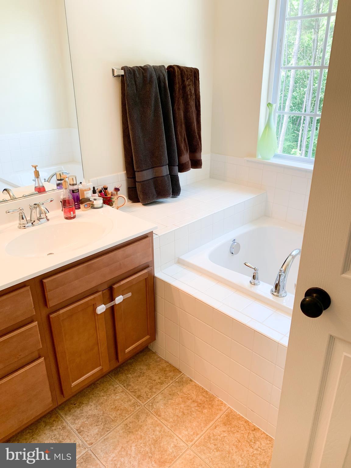 ELIZABETH HILLS PHASE 1 - Residential Lease