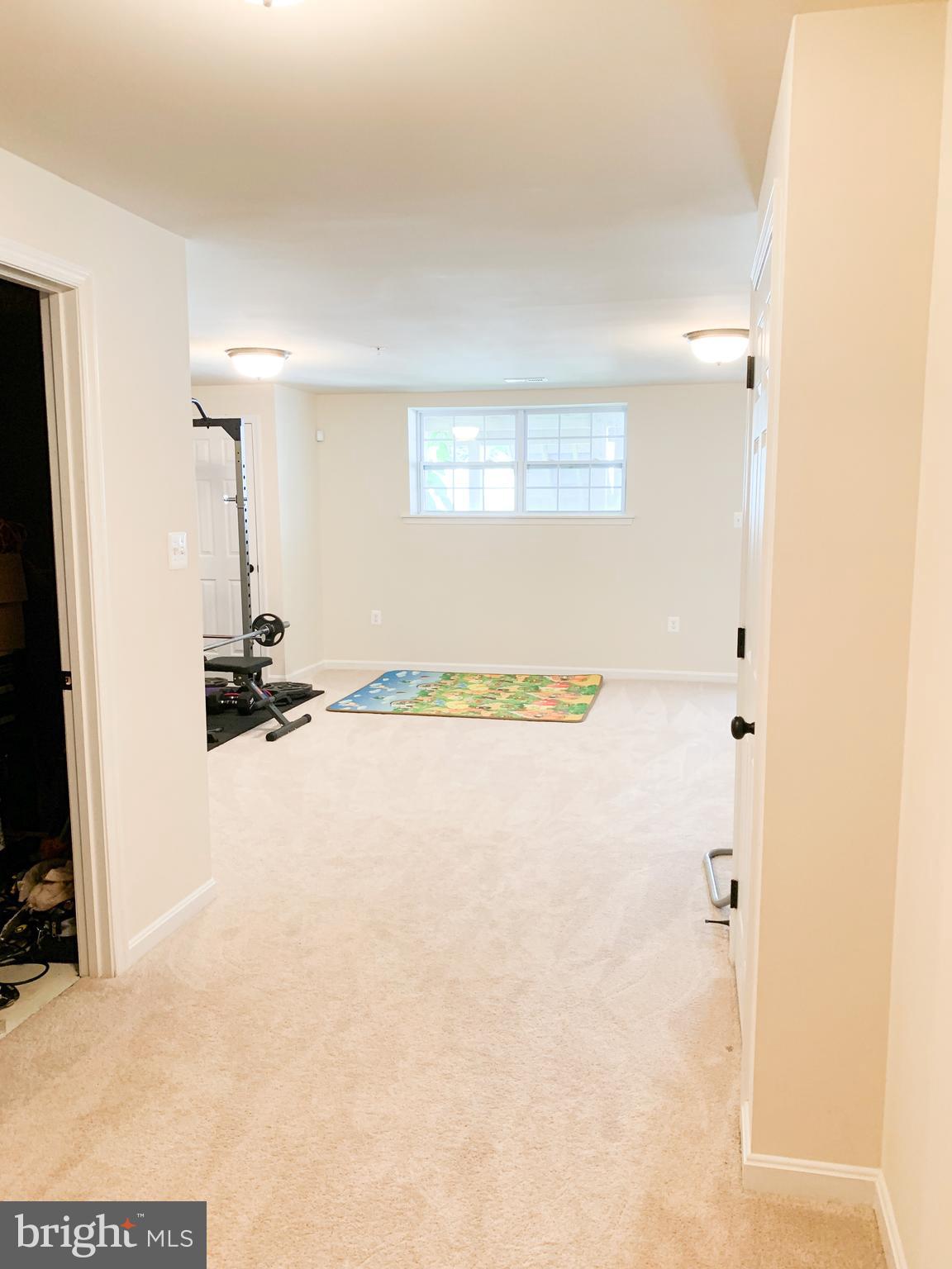 ELIZABETH HILLS PHASE 1 - Residential Lease