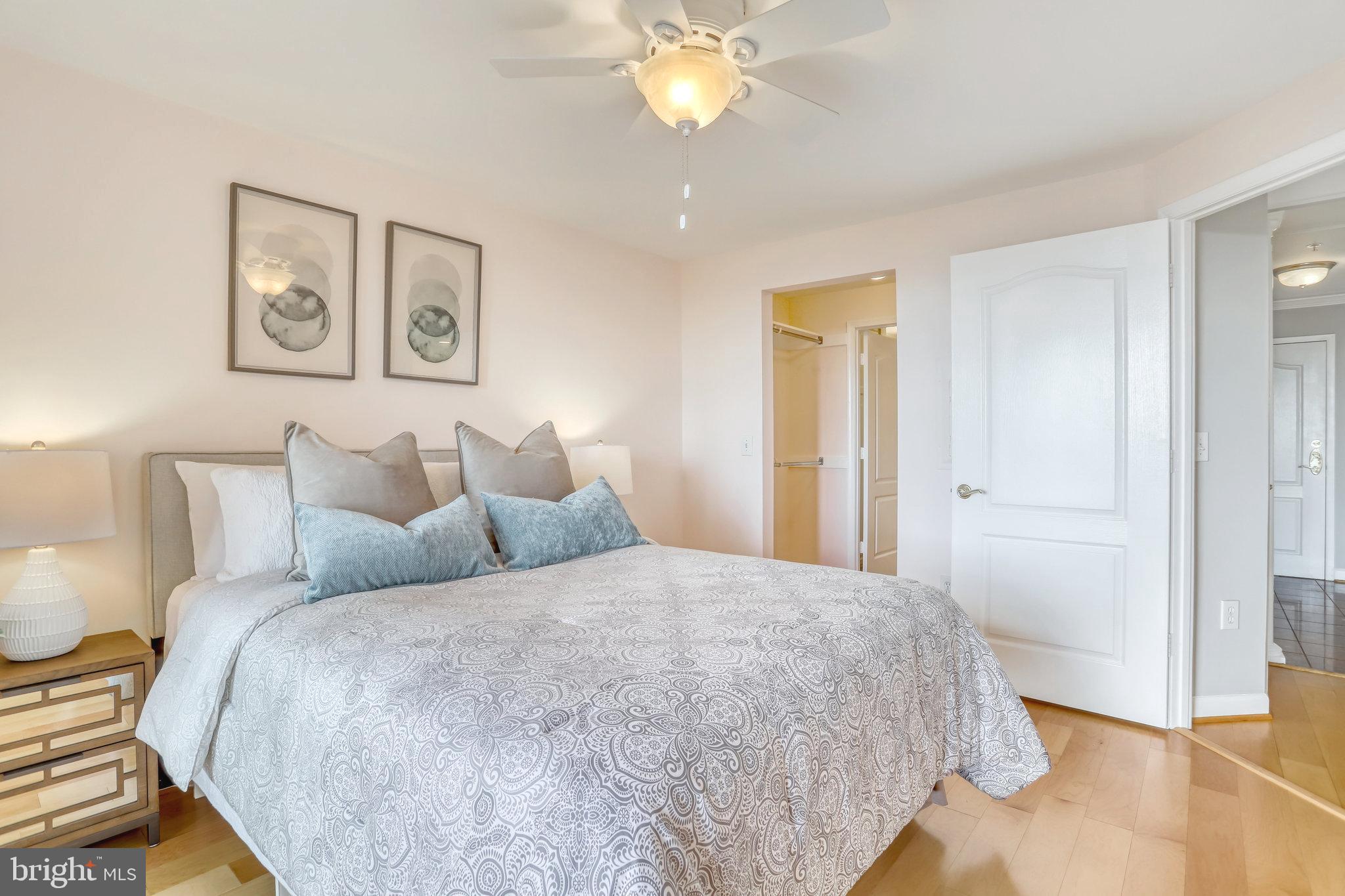 VIRGINIA SQUARE - Residential