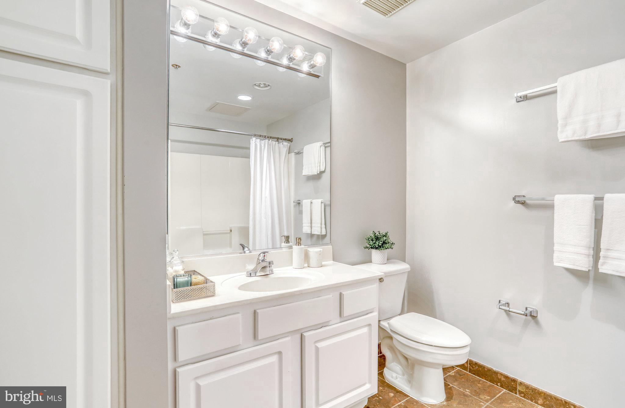 VIRGINIA SQUARE - Residential