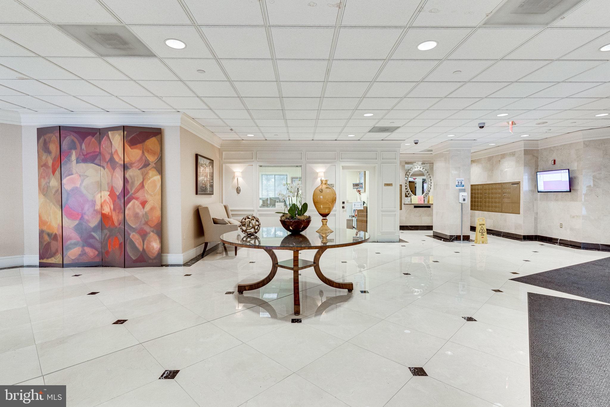 VIRGINIA SQUARE - Residential