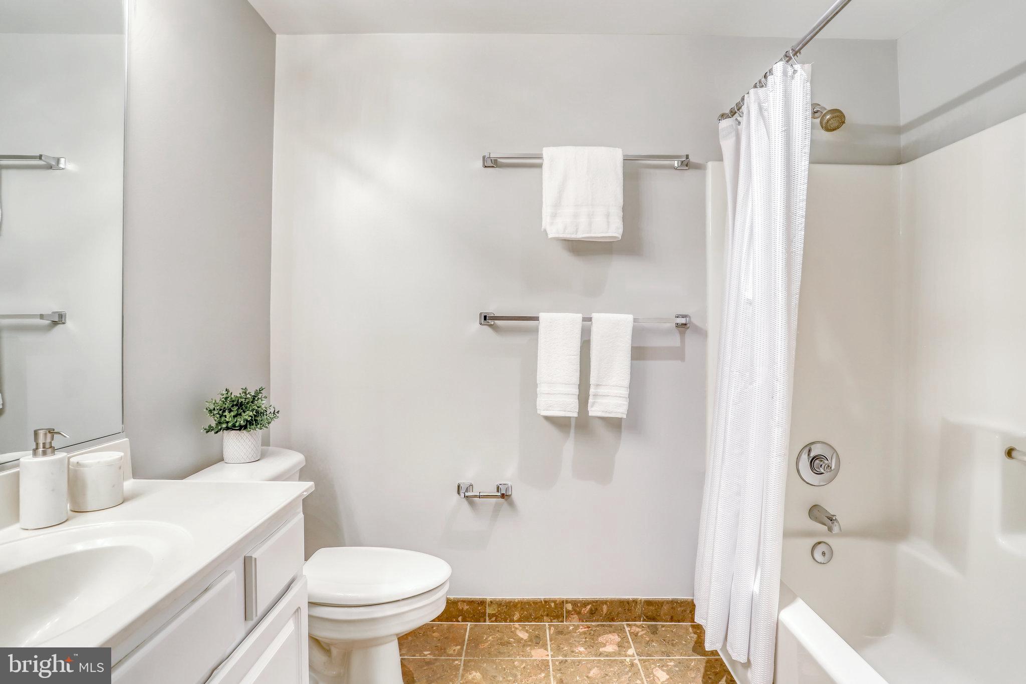 VIRGINIA SQUARE - Residential