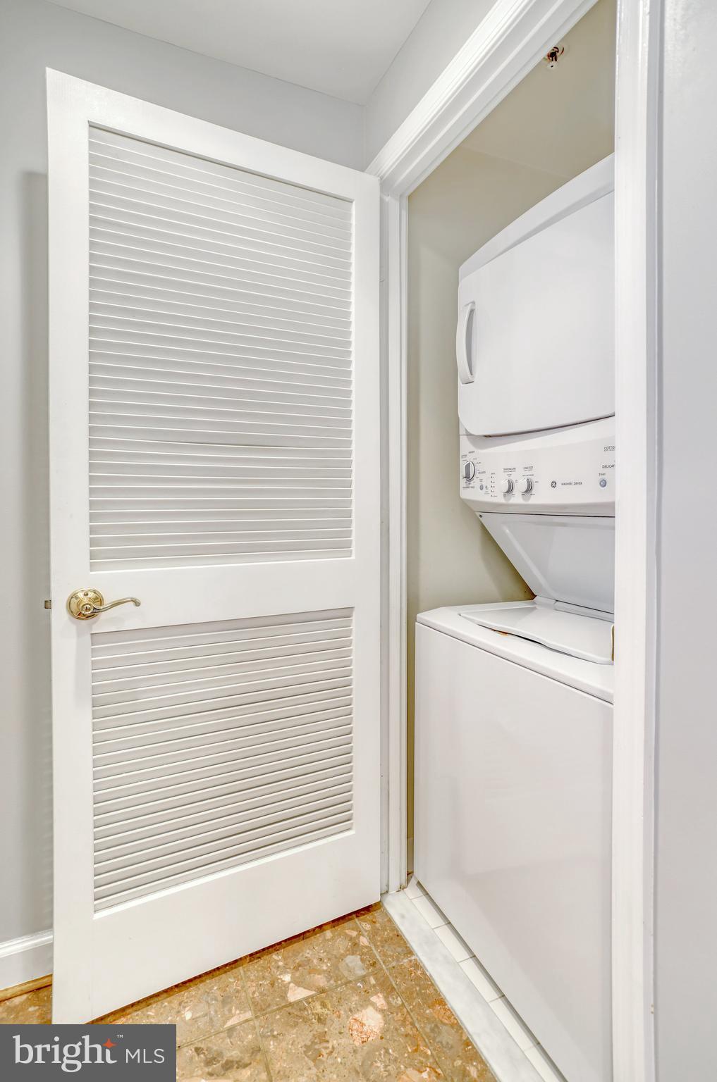 VIRGINIA SQUARE - Residential