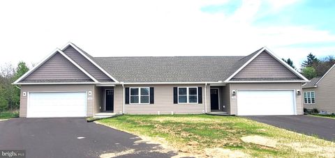 Townhouse For Rent - 13906 Patriot Way<br/> HAGERSTOWN, MD 21740