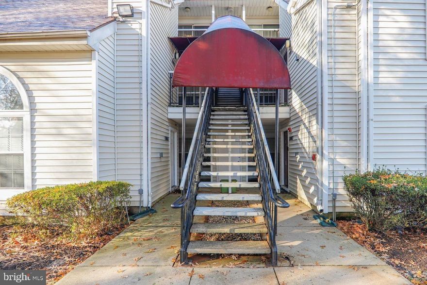 BACK ON MARKET, BUYER FINANCING FELL THROUGH. To prevent the spread of COVID-19 please adhere to the CDC guidelines for touring this property. Limit three individuals per showing (2 clients and 1 agent), practice social distancing, don't go if you aren't feeling well.  Please use the hand sanitizer and tissues to disinfect your hands; wear the shoe covers  or remove shoes. MOVE IN READY - The Vistas at Lake Arbor is a Sought-After community. This neighborhood is conveniently located near schools, shopping, public transportation, recreational facilities and a brand new hospital. This beautiful, well maintained  two bedroom / one bath condo is a MUST-SEE!  It offers an open floor plan, wall-to-wall carpet, wood -look tile flooring in the kitchen. A warm and cozy fireplace for those snow days. Lots of natural light with vaulted ceilings, recently renovated with updated kitchen cabinets, granite counter tops, sleek bathroom vanity, stunning barn doors in the primary bedroom with plenty of storage.  All interior and exterior doors are newly replaced. New recessed lights through-out. New heat pump and A/C unit.    You don't have to do a thing but just MOVE-IN!