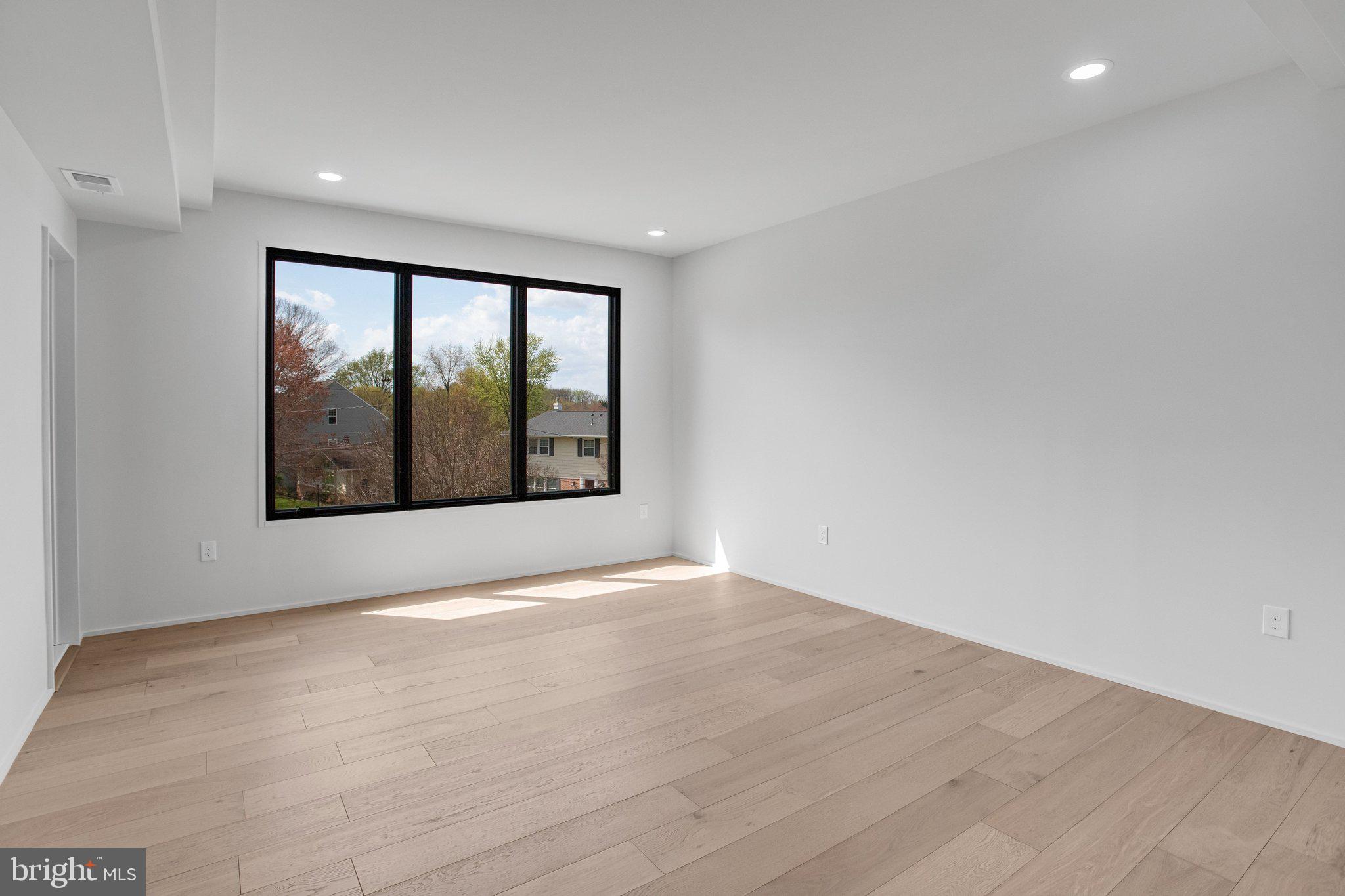 DUNN LORING WOODS - Residential