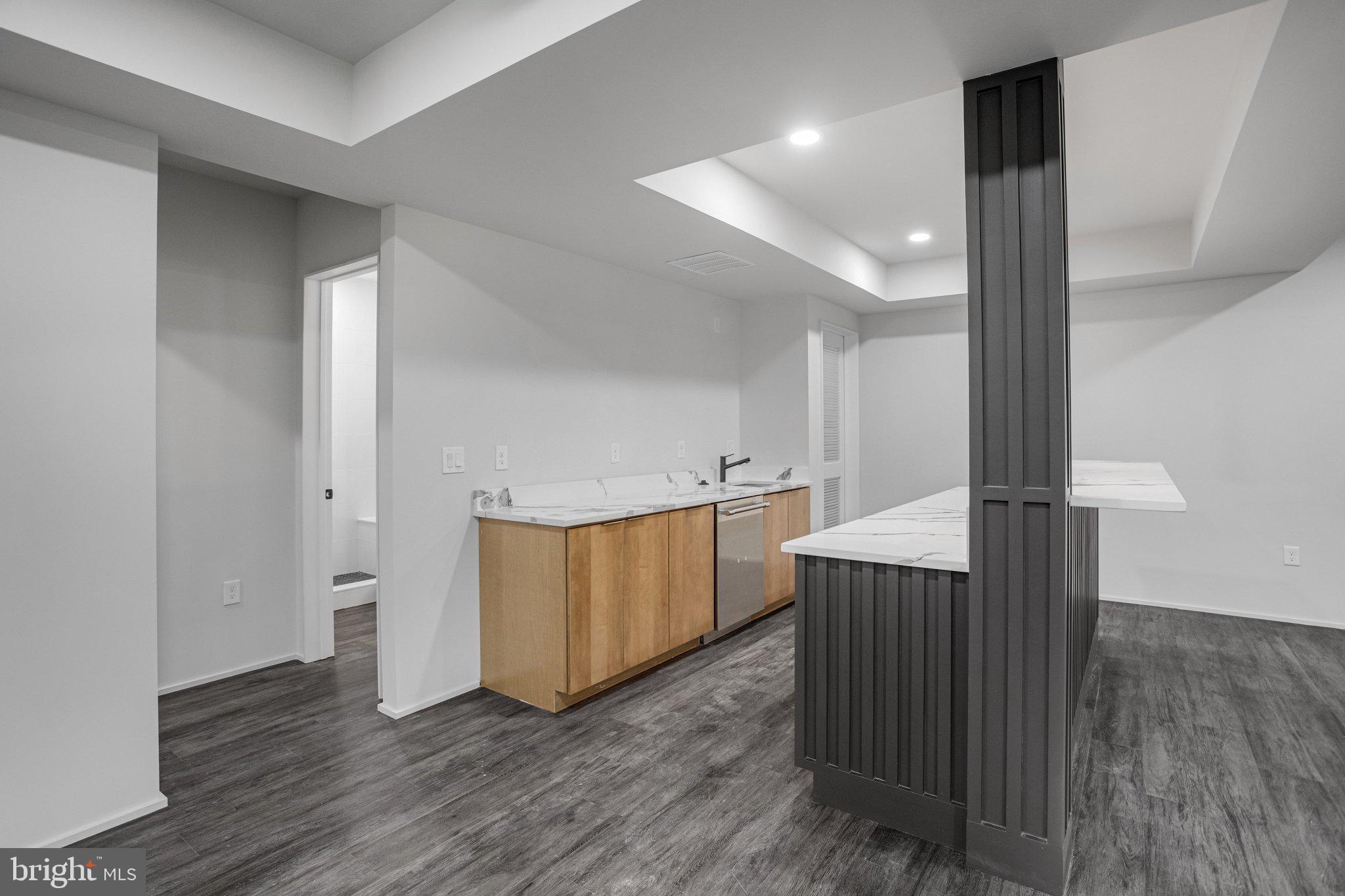 DUNN LORING WOODS - Residential