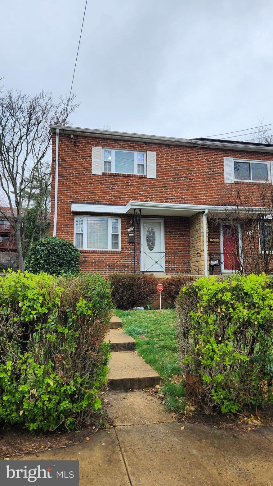 A rare opportunity to rent home so close to Old Town Alexandria. Wood floors on main and upper levels, full basement with a den, bathroom, lots of storage and laundry. Spacious fenced back yard. About a mile from King St Metro. Plenty of free, unlimited street parking.