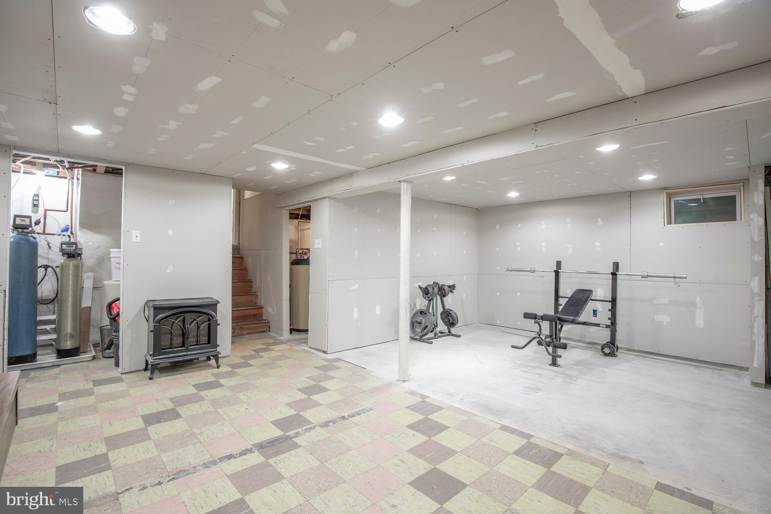 BUTTONWOOD MANOR - Residential
