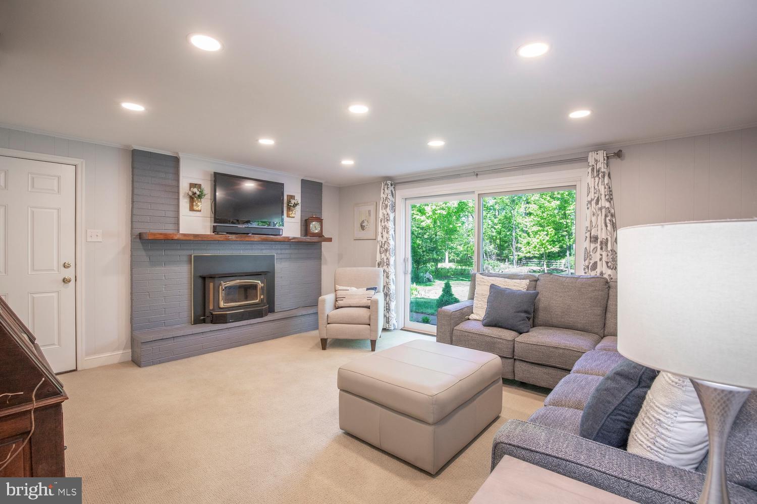 BUTTONWOOD MANOR - Residential