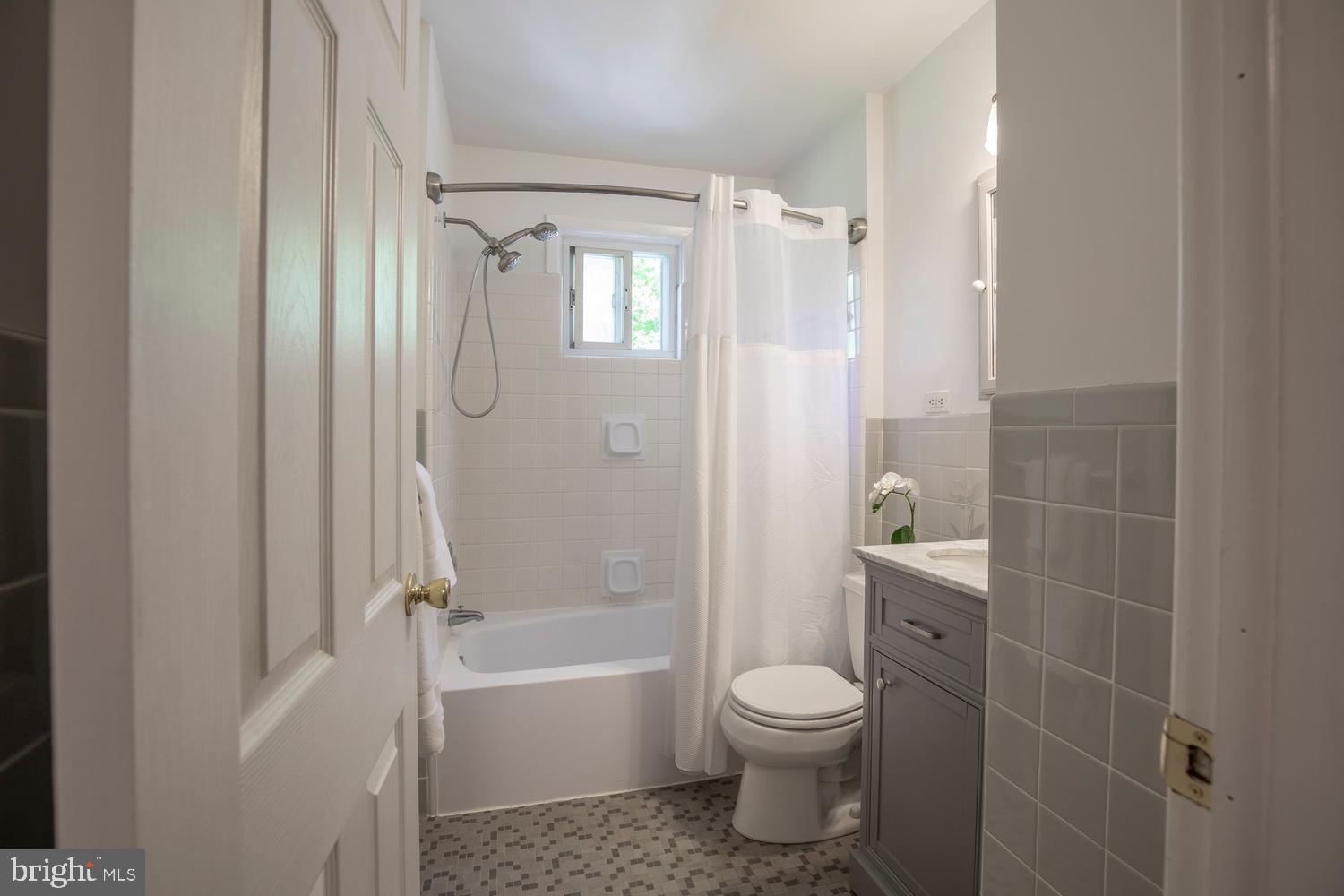 BUTTONWOOD MANOR - Residential