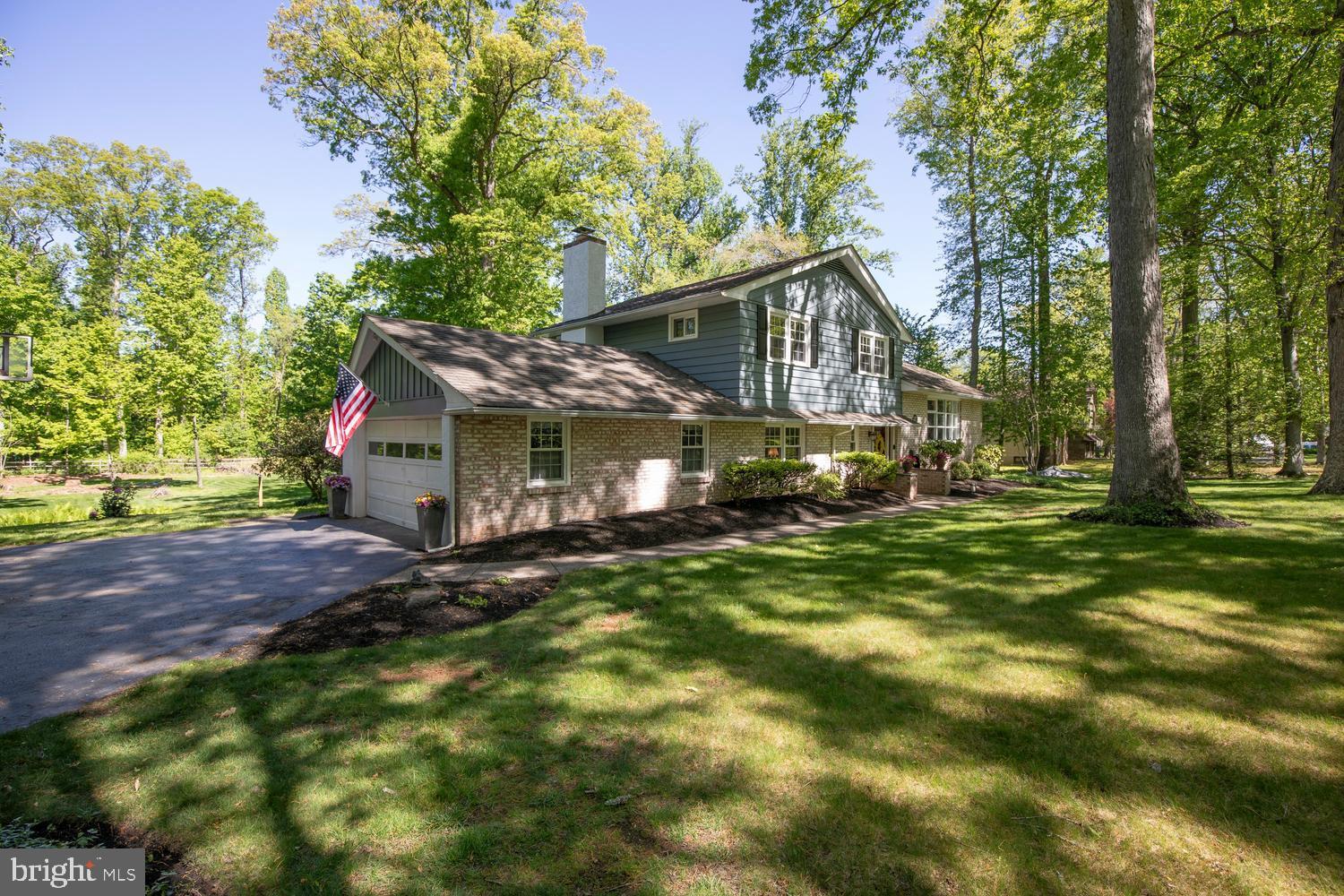 BUTTONWOOD MANOR - Residential