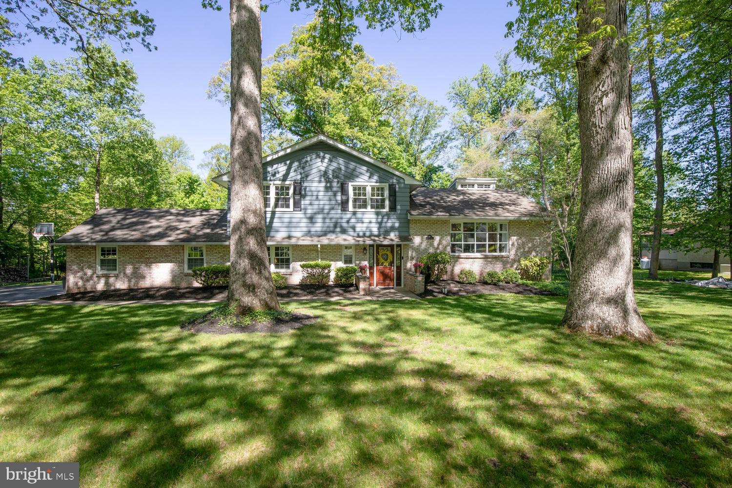 BUTTONWOOD MANOR - Residential