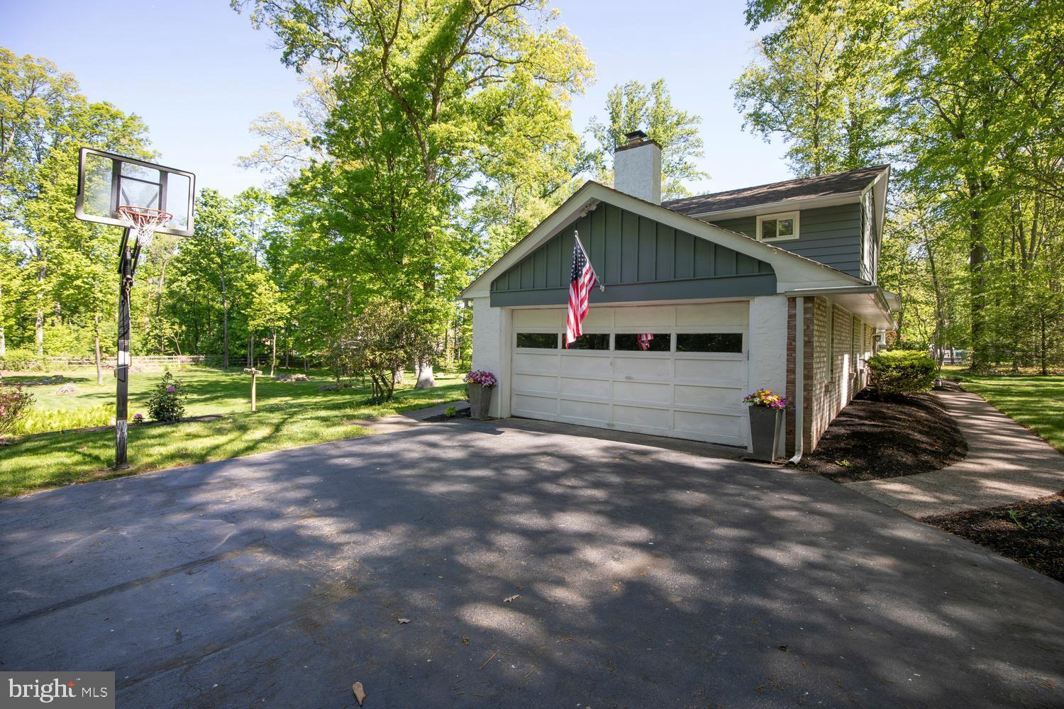 BUTTONWOOD MANOR - Residential