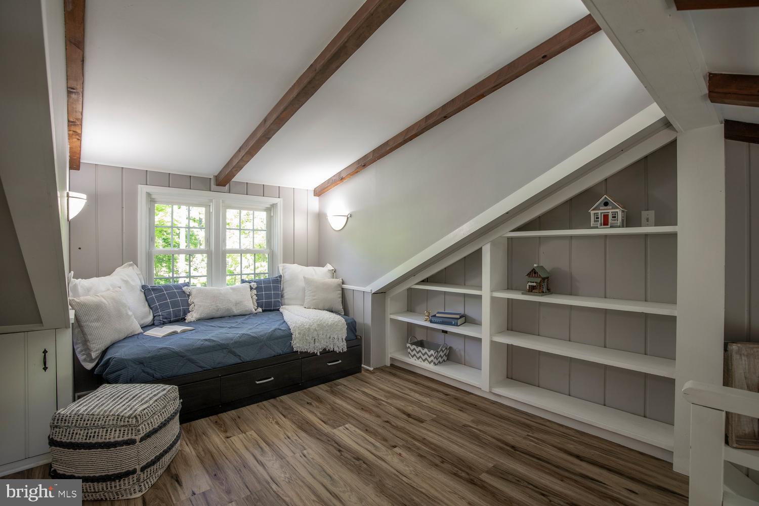 BUTTONWOOD MANOR - Residential