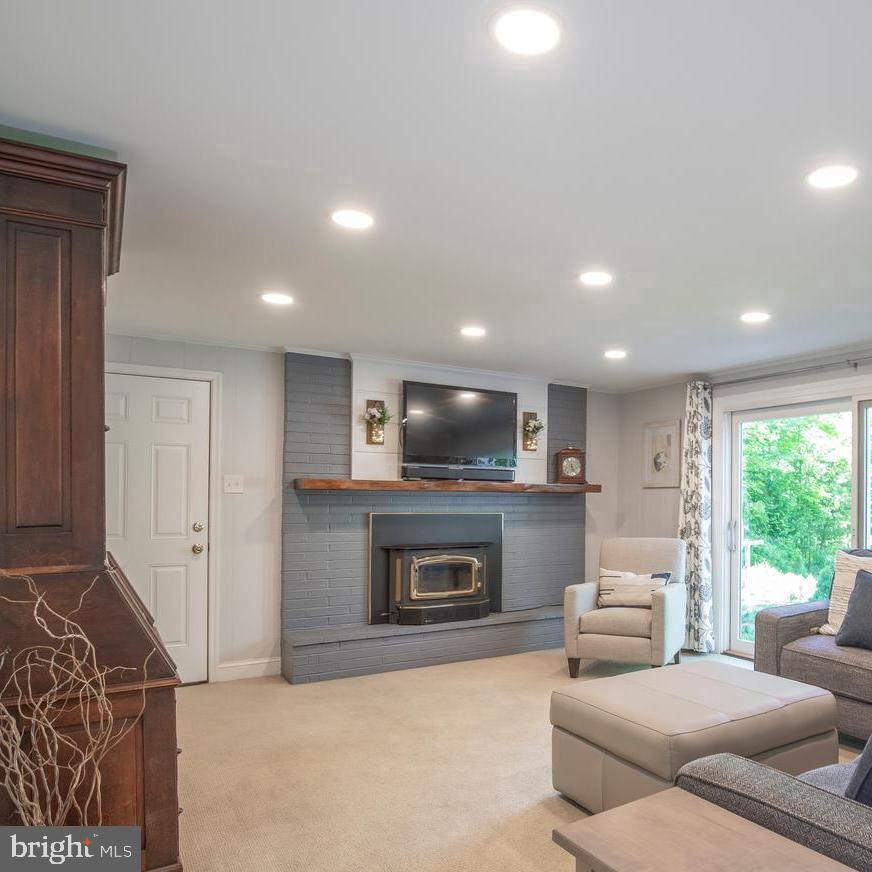 BUTTONWOOD MANOR - Residential
